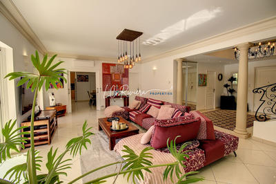 Villa - 300 m² - 8 pièces