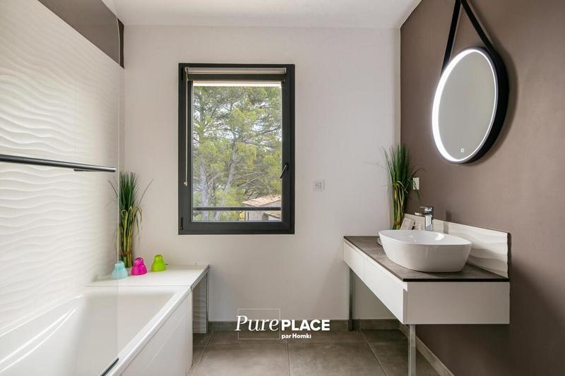 Maison - 180 m² - 7 pièces