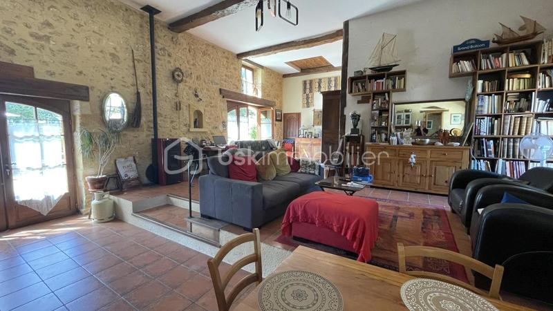 Maison en pierre - 266 m² - 10 pièces