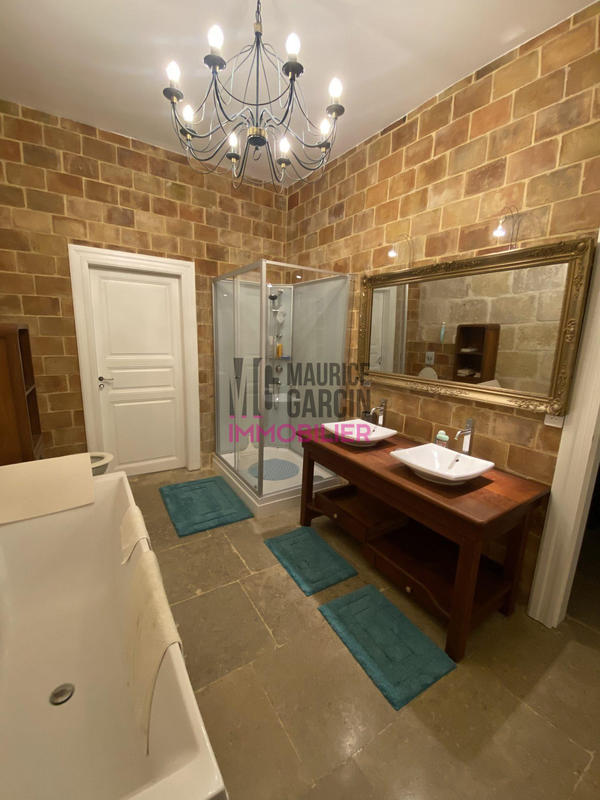 Maison - 590 m² - 14 pièces