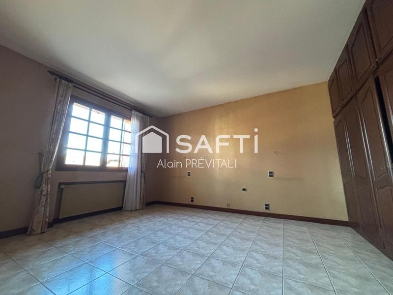 Maison - 186 m² - 8 pièces