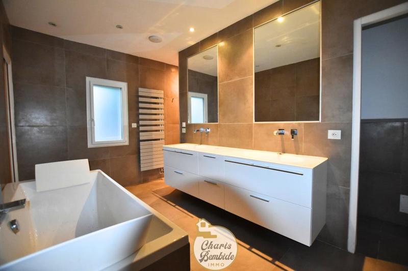 Villa - 275 m² - 9 pièces