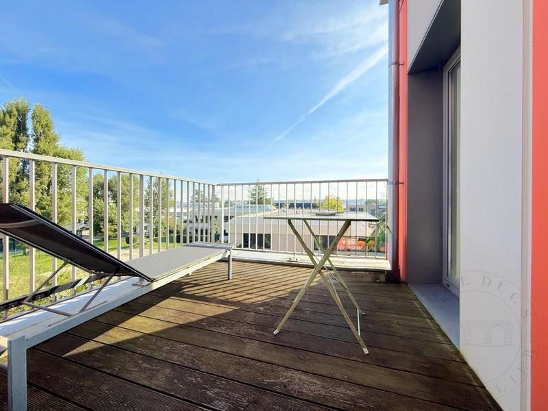 Bureau - 68 m² - 7 pièces