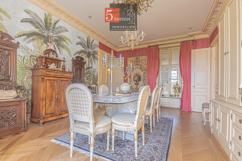 Maison - 430 m² - 11 pièces