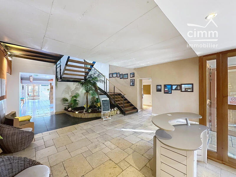 Fonds de commerce - 1 900 m²