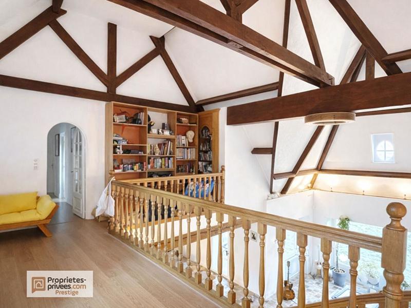 Maison - 233 m² - 8 pièces