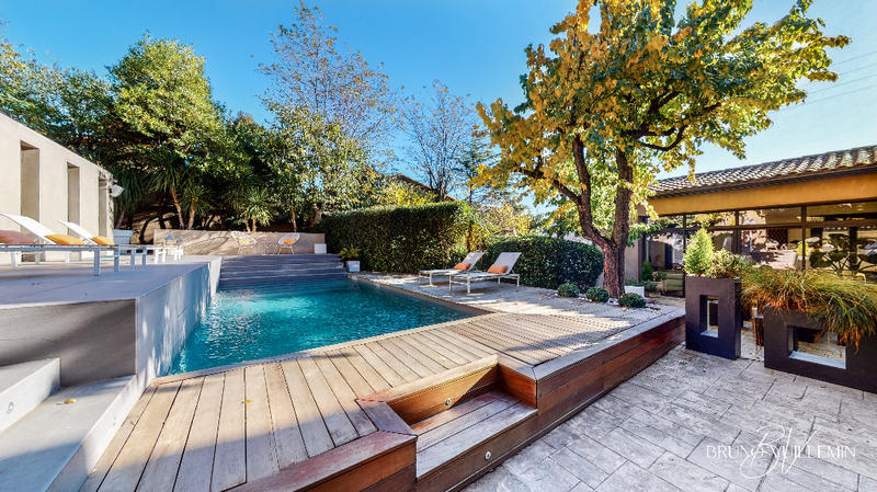 Demeure - 253 m² - 8 pièces