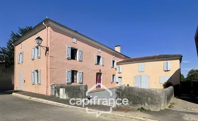 Maison - 201 m² - 8 pièces