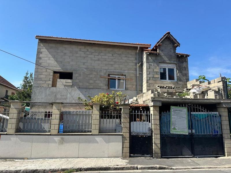 Maison - 130 m² - 8 pièces