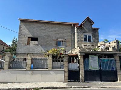 Maison - 130 m² - 8 pièces