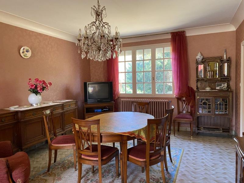 Maison - 240 m² - 8 pièces