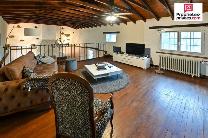 Maison - 330 m² - 9 pièces