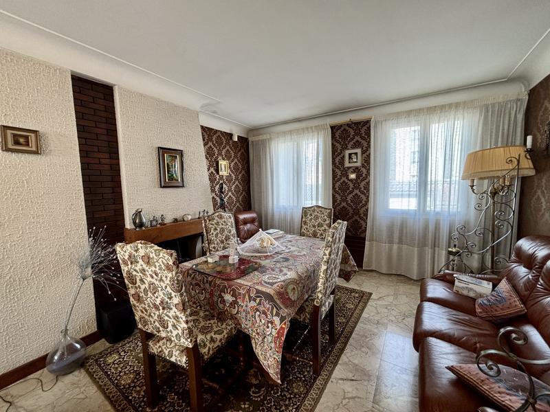 Maison - 204 m² - 8 pièces