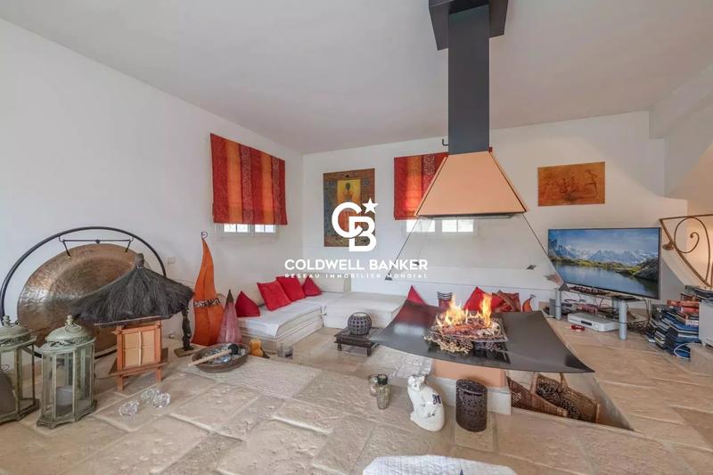 Maison - 312 m² - 6 pièces