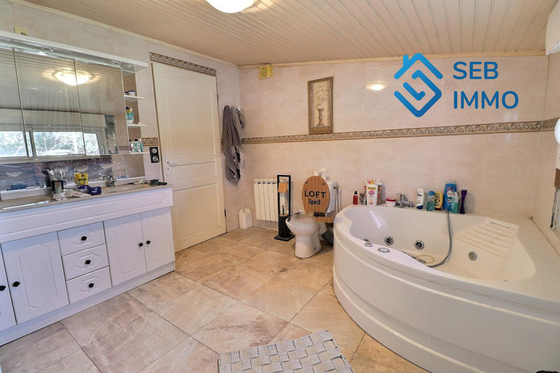 Maison - 196 m² - 8 pièces