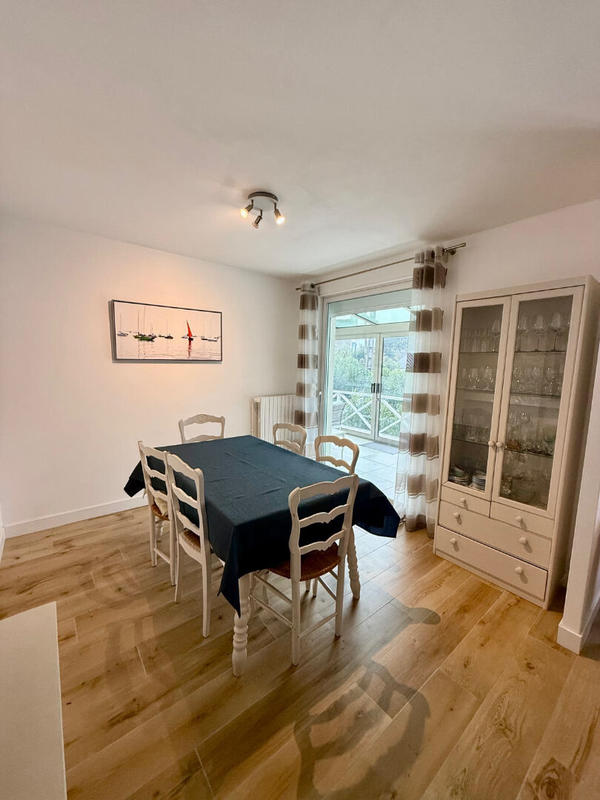 Maison - 121 m² - 8 pièces