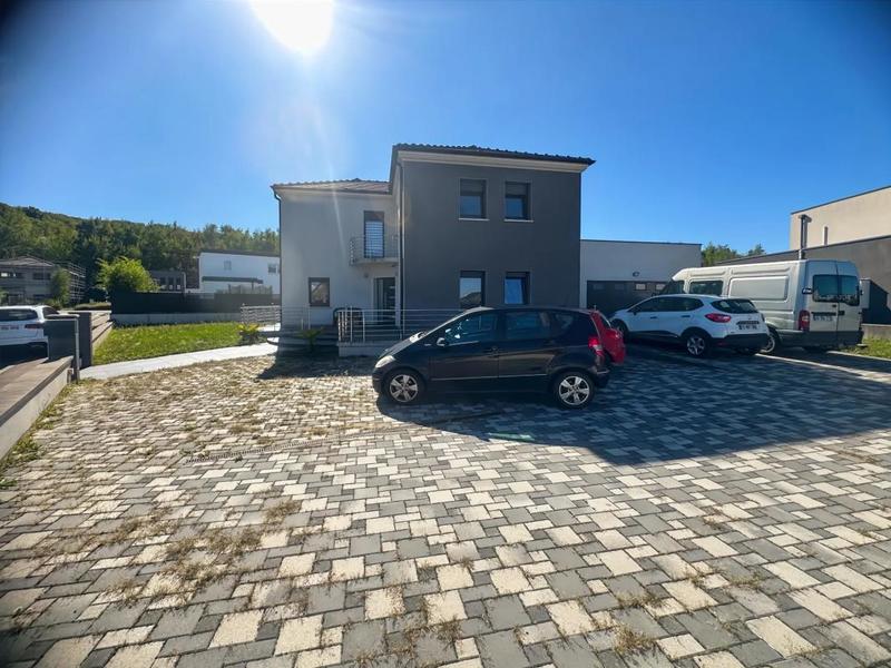 Maison - 210 m² - 7 pièces