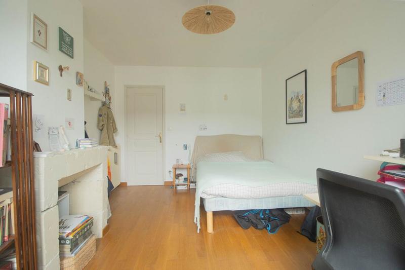 Maison - 235 m² - 10 pièces