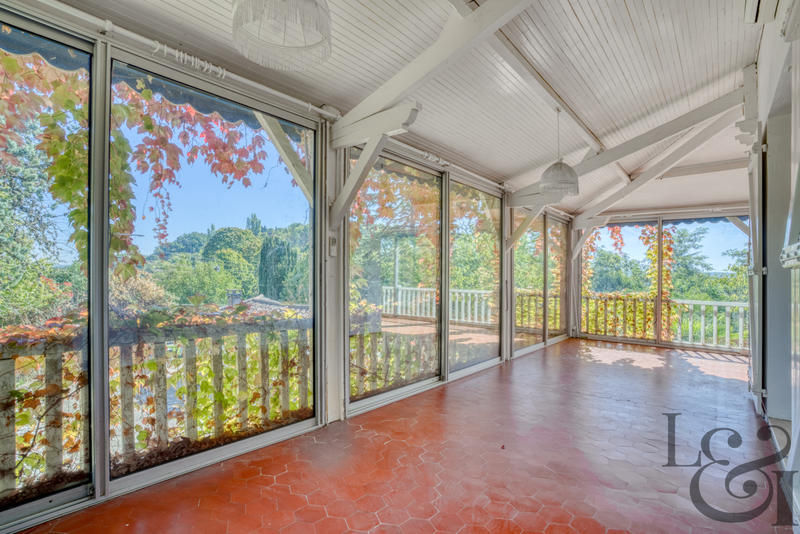 Maison - 244 m² - 9 pièces