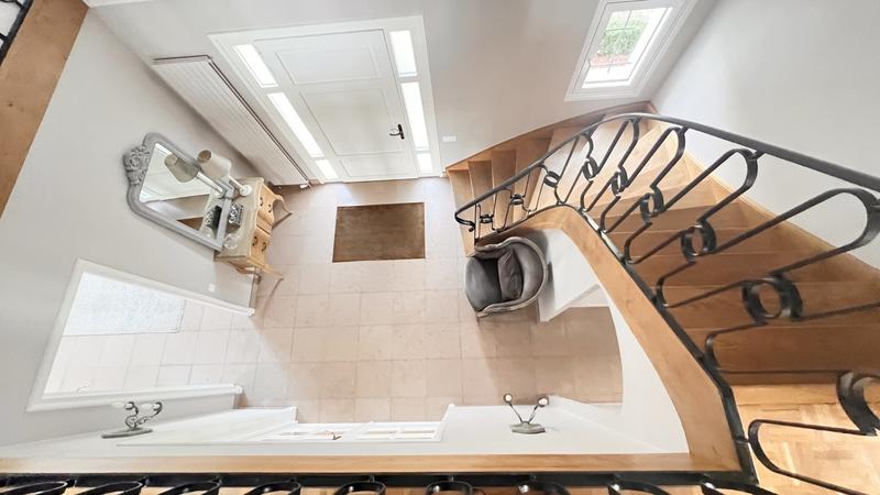 Maison - 212 m² - 8 pièces