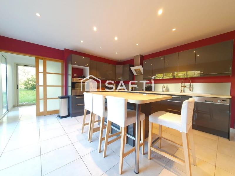 Maison - 170 m² - 8 pièces