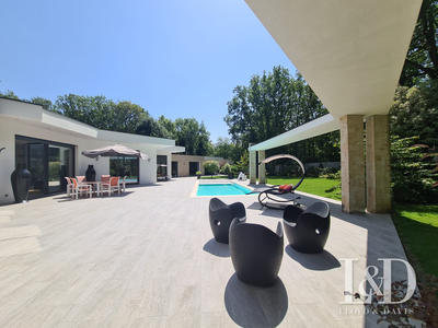 Maison - 433 m² - 12 pièces