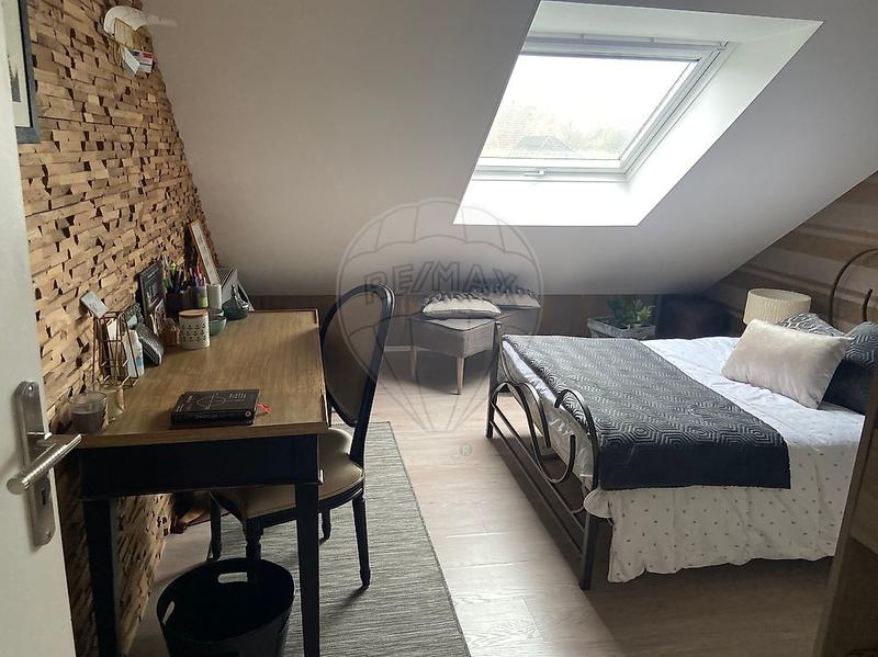 Maison - 225 m² - 10 pièces