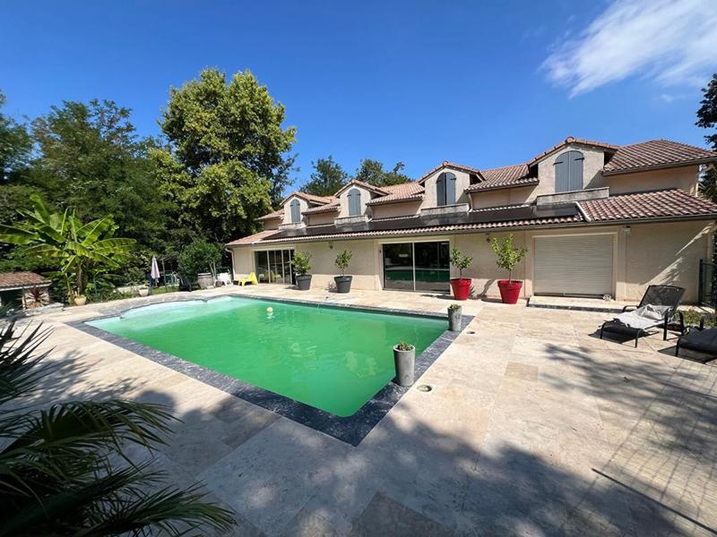 Maison - 338 m² - 10 pièces