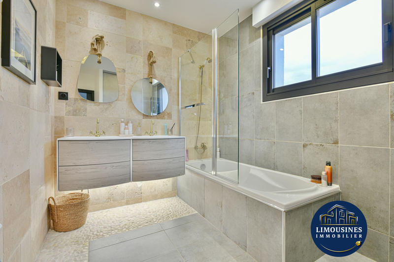 Villa - 322 m² - 11 pièces