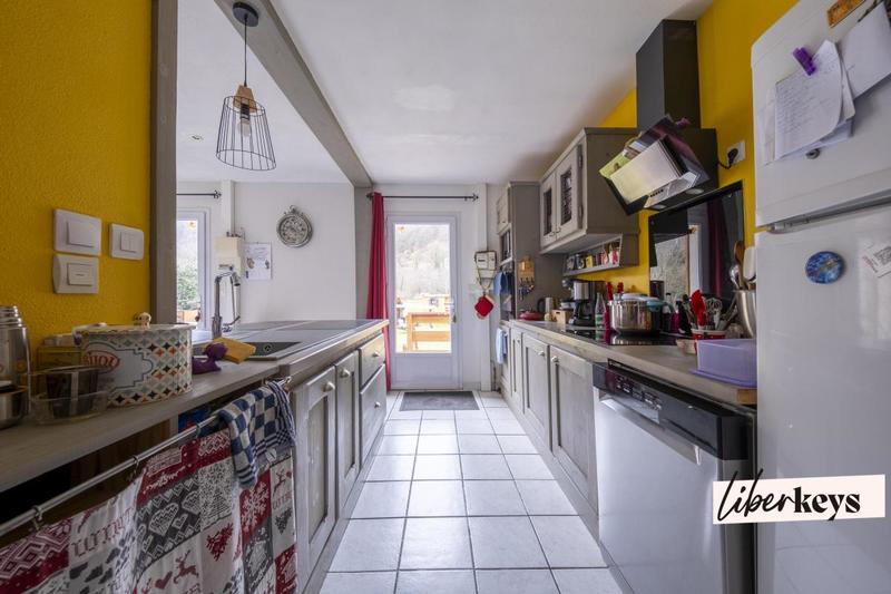 Propriété - 300 m² - 15 pièces