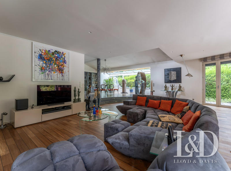 Maison contemporaine - 260 m² - 6 pièces