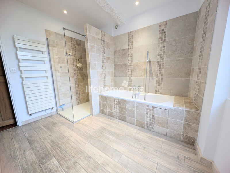 Maison - 185 m² - 10 pièces