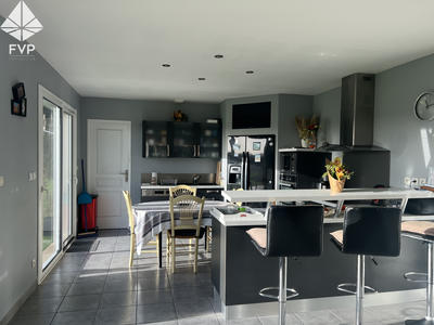 Maison - 185 m² - 8 pièces