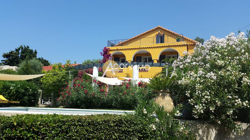 Maison - 250 m² - 8 pièces