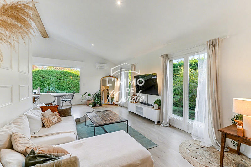 Maison - 240 m² - 6 pièces