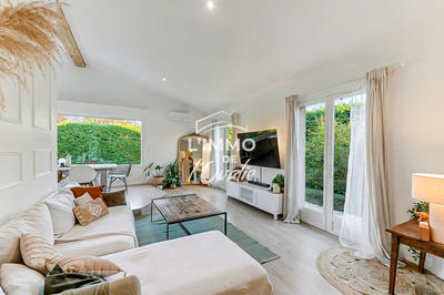 Maison - 240 m² - 6 pièces