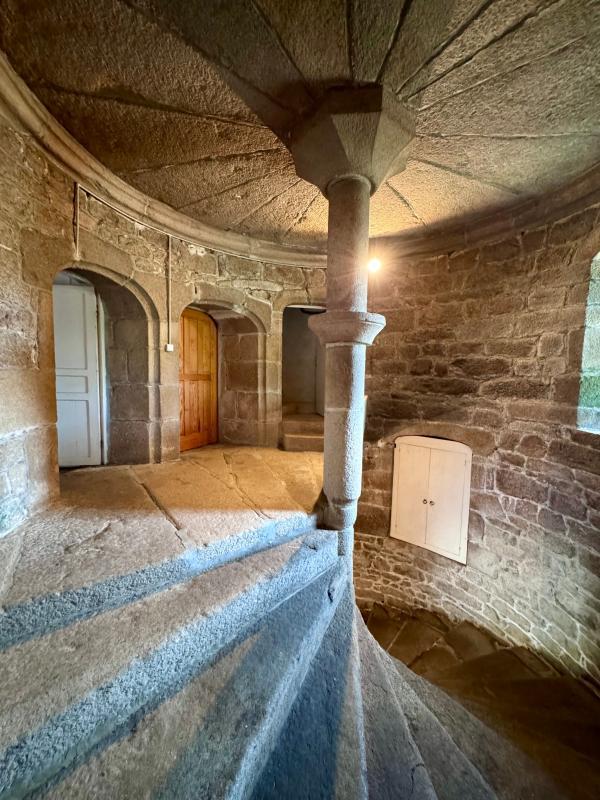 Maison - 316 m² - 9 pièces