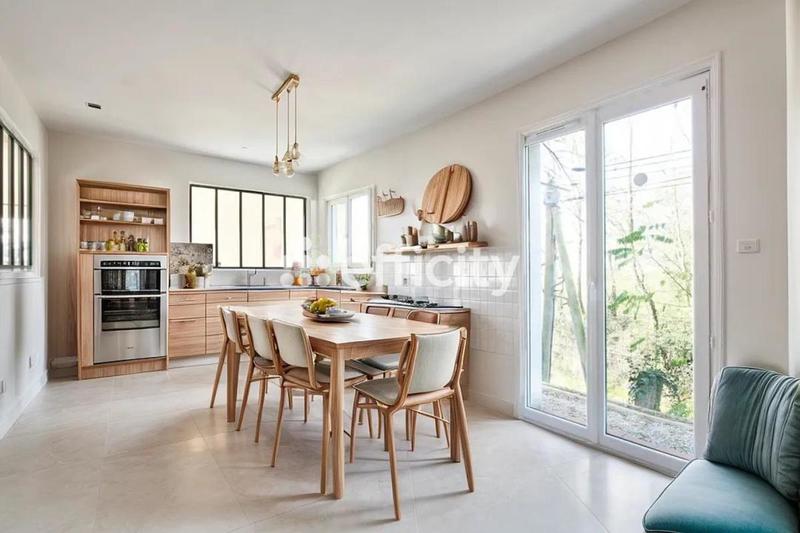 Maison - 155 m² - 6 pièces