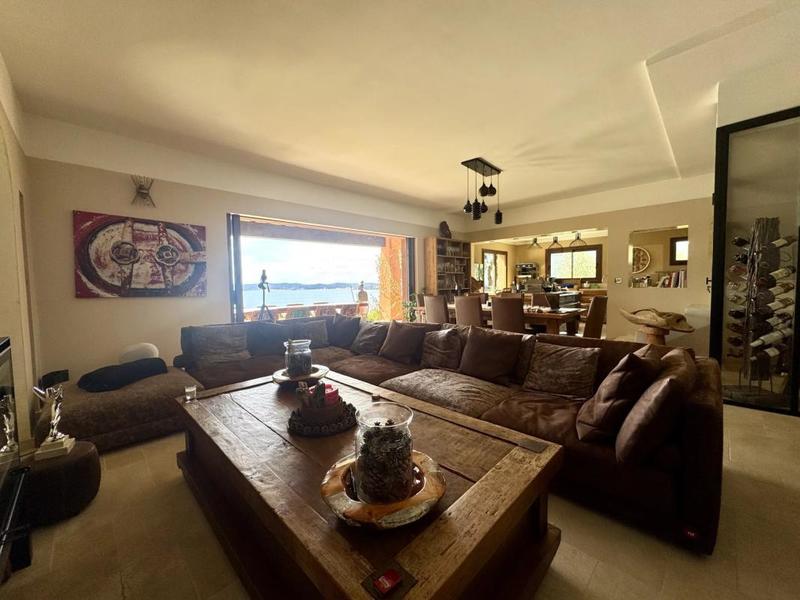 Maison - 210 m² - 7 pièces