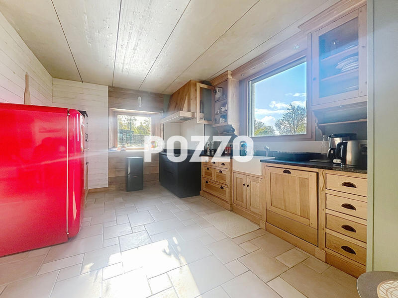 Maison - 202 m² - 7 pièces