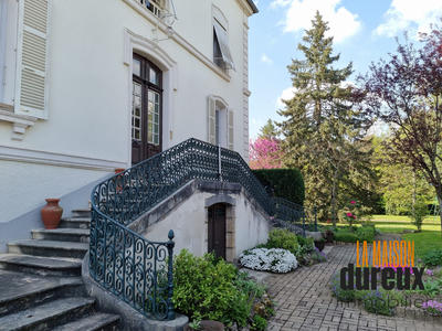 Maison - 310 m² - 12 pièces