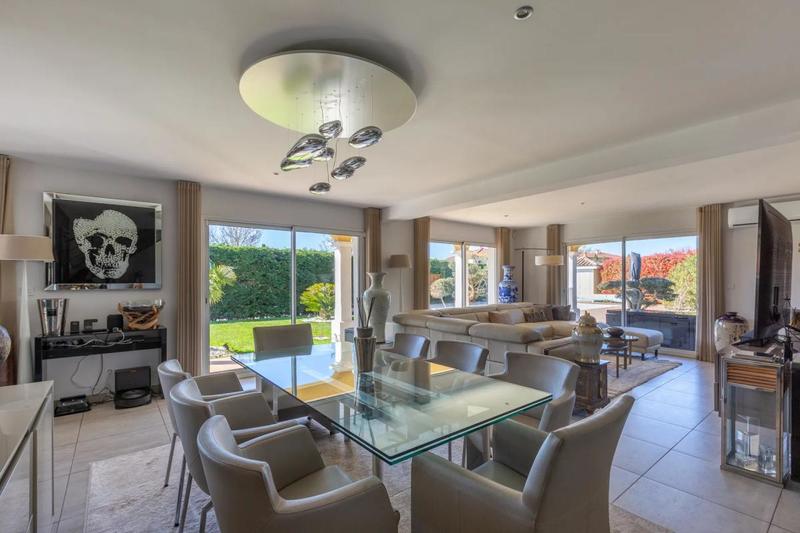 Maison - 176 m² - 5 pièces