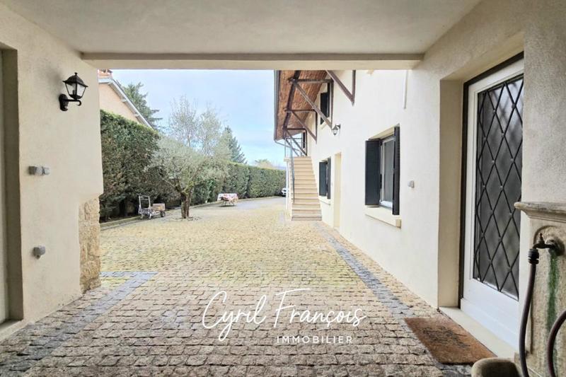 Maison - 210 m² - 8 pièces