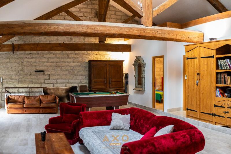 Propriété - 260 m² - 6 pièces