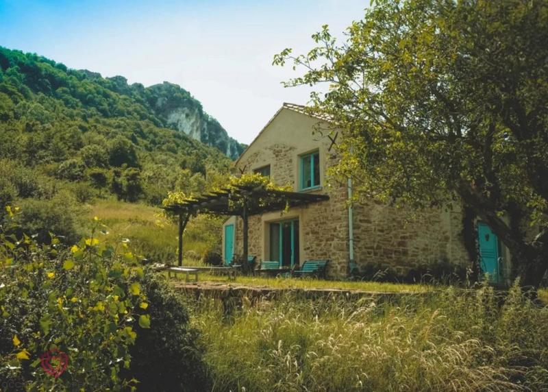 Propriété - 207 m² - 12 pièces