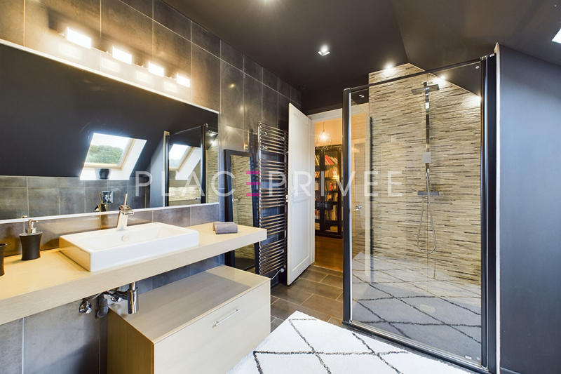 Maison - 272 m² - 10 pièces