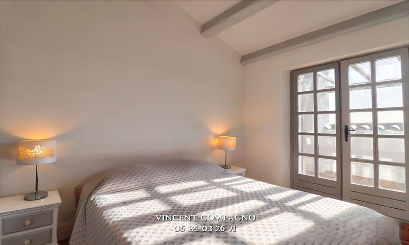 Maison - 230 m² - 10 pièces