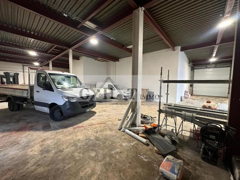 Entrepôt - 320 m²