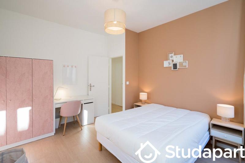 Chambre - 13 m² - 1 pièce