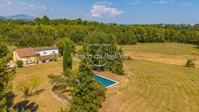 Propriété - 372 m² - 7 pièces